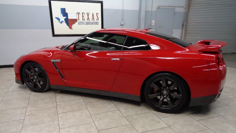 Illustration for article titled Here Are Four Reasons Why You Should Not Buy A Nissan GT-R Right Now